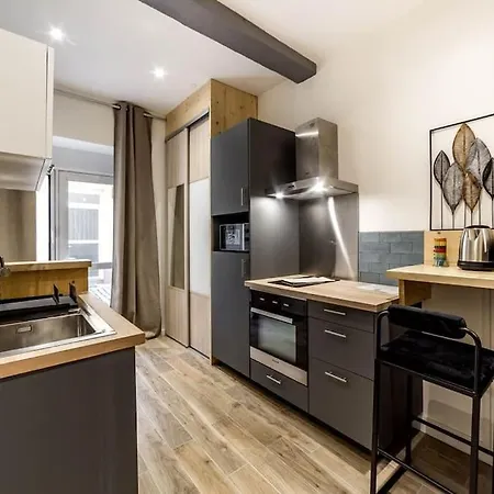 Quiet Center Ail Apartment