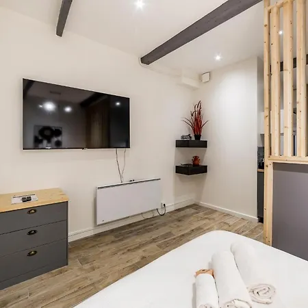 Quiet Center Ail Apartment *