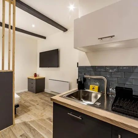 Quiet Center Ail Apartment